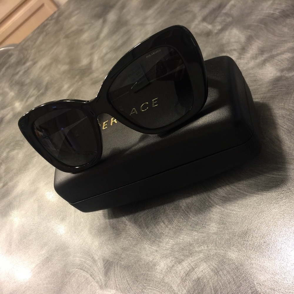 SOLD ‼️BRAND NEW VERSACE POLARIZED SUNGLASSES ❣️